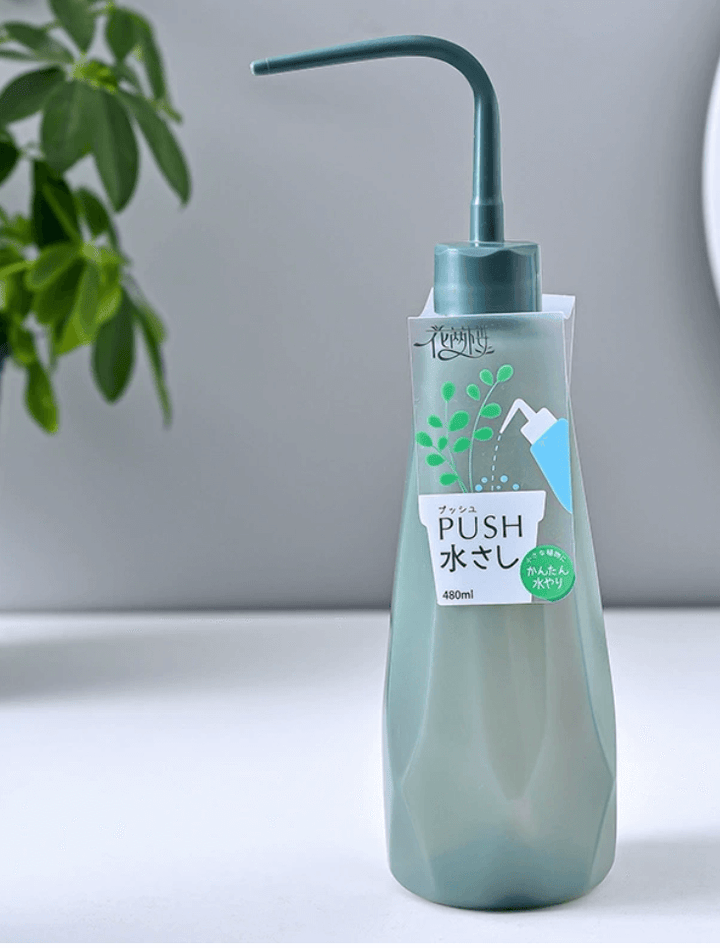 為什麼你需要這支「尖嘴澆水瓶」？新手變綠手指的秘密武器 💦