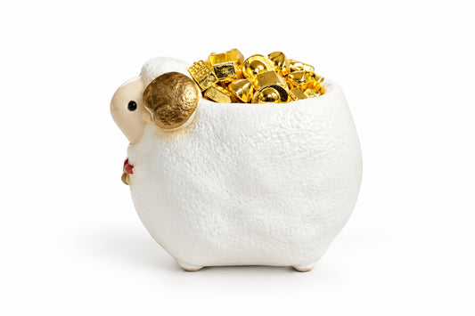 🐏 【羊年限定】財富滿出來啦！「招財小福羊與金磚元寶」開運擺飾 ✨ (限量發售)
