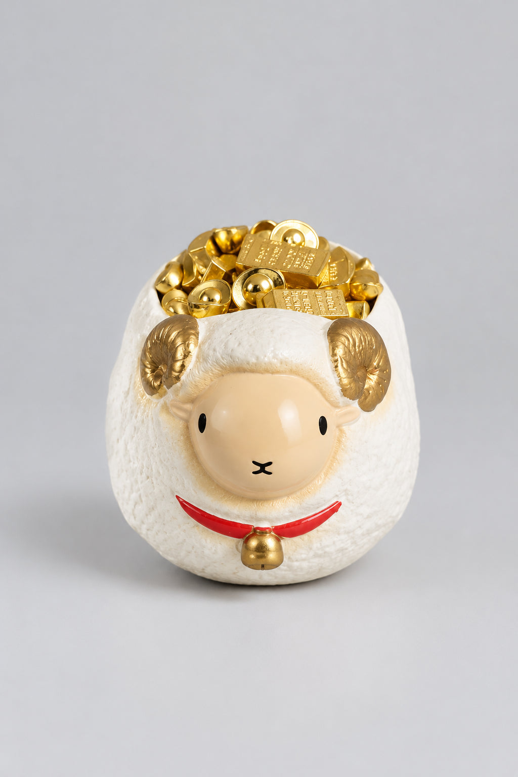 🐏 【羊年限定】財富滿出來啦！「招財小福羊與金磚元寶」開運擺飾 ✨ (限量發售)