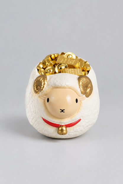 🐏 【羊年限定】財富滿出來啦！「招財小福羊與金磚元寶」開運擺飾 ✨ (限量發售)