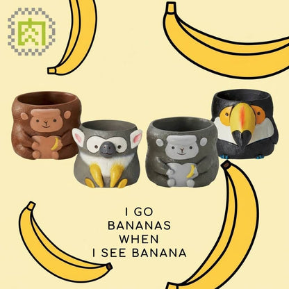 亞馬遜叢林組合把熱帶雨林搬到你的辦公桌！(4入組)可愛陶杯，搭配香蕉圖案背景。
