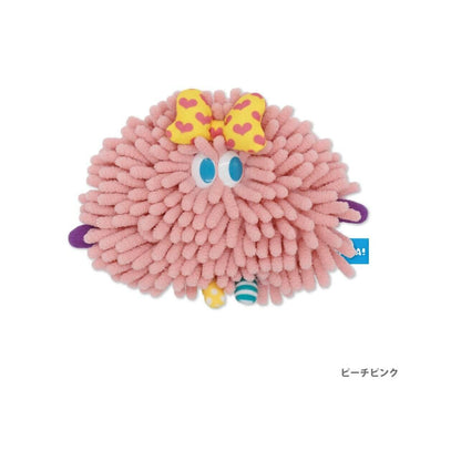 【肉肉雜貨店】平成復古潮回歸！Moja！毛茸茸大眼怪收納包（拉鏈款）粉紅色的毛茸茸可愛外觀，捲髮蝴蝶節的細節表現。